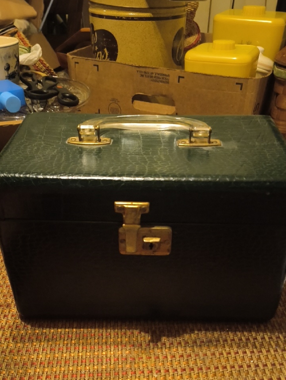 Vintage Luggage Train Set Kit And Jewelry Set.